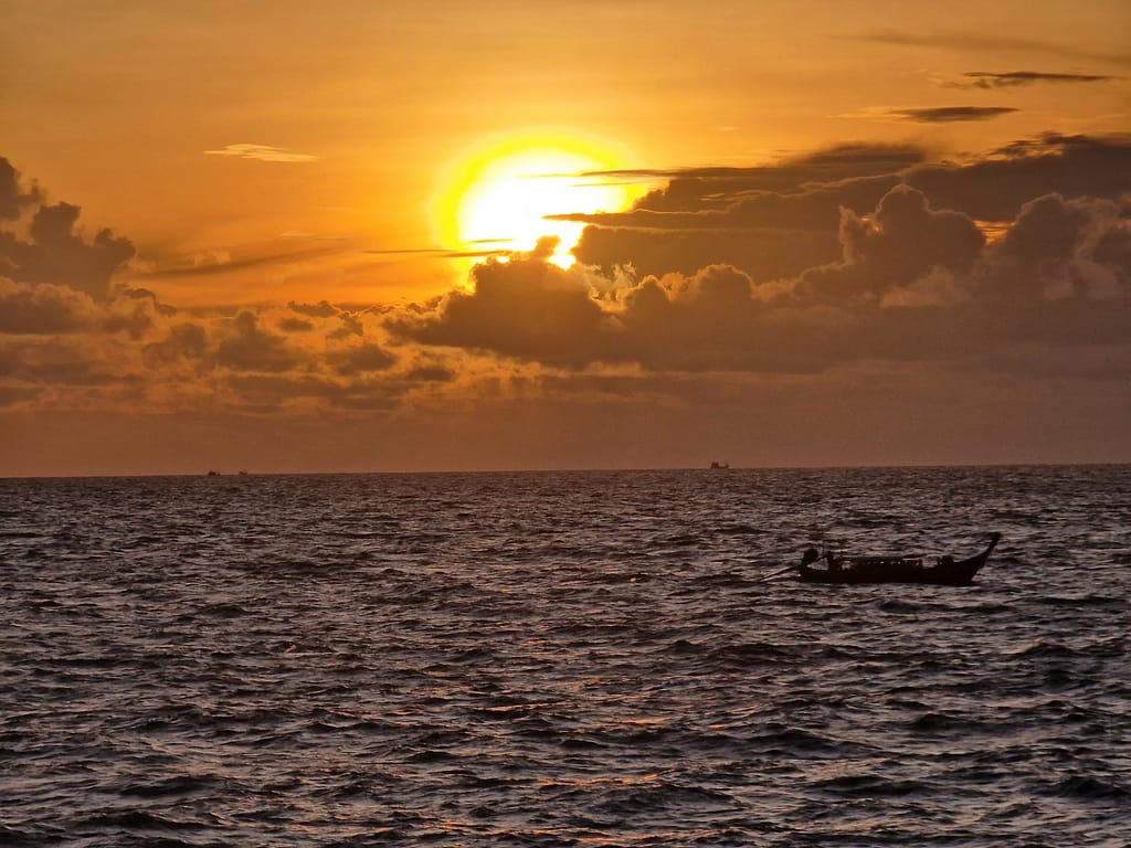 Koh Phi phi - A tropical island paradise: Longtail boat at sunset