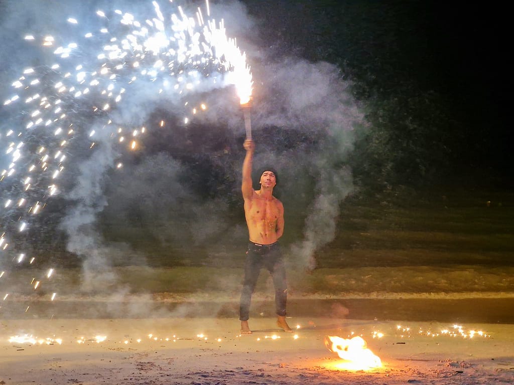 Koh Phi phi - A tropical island paradise: Fireshow