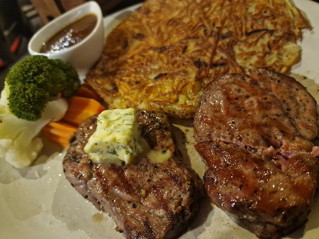 Koh Phi phi - A tropical island paradise: Steak